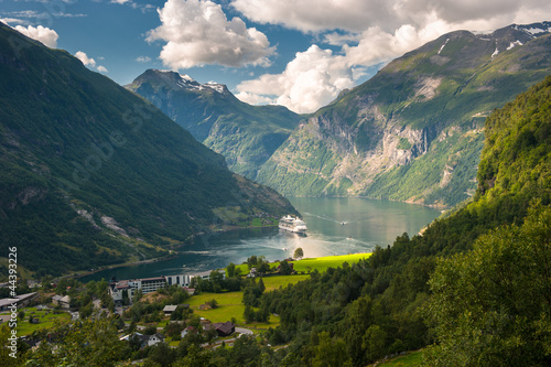 Board z aluminiowym obramowaniem Geiranger fiord, norwegia