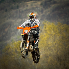 moto da cross in volo