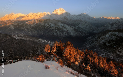 Board z aluminiowym obramowaniem Wzgórze himalajskie poon hill winter-nepal