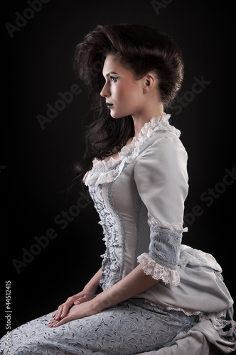 Fotografía portrait of vampire woman aristocrat with stage makeup isolated