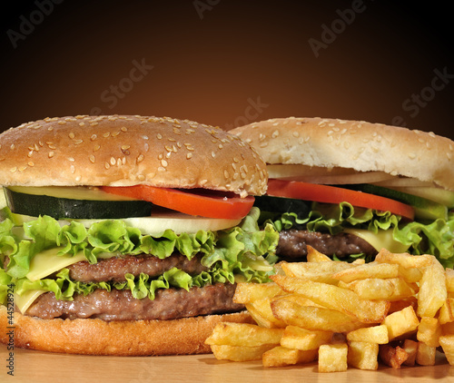 Naklejka samoprzylepna Dwa hamburgery na detal.