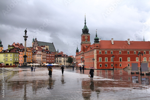 Board z aluminiowym obramowaniem Warszawa w deszczu