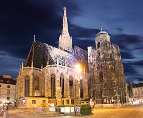 Fototapete - t. Stephan cathedral in Vienna at twilight, Austria