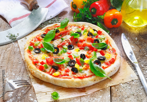 Naklejka samoprzylepna Świeżo gotowana pizza wegetariańska