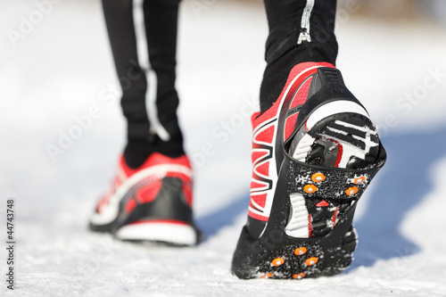 Board z aluminiowym obramowaniem Buty do biegania w śniegu
