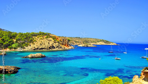 Plissee mit Motiv - Cala Xarraca, Ibiza, Islas Baleares, Spain (Europe) (von berg_bcn)