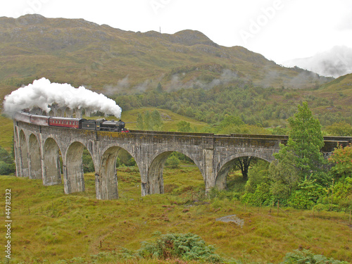 Board z aluminiowym obramowaniem Ćwiczyć na wiaducie Glenfinnan. 