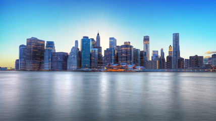 Fototapete - Crépuscule sur New York.