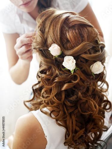 Naklejka dekoracyjna Hairdress of the bride