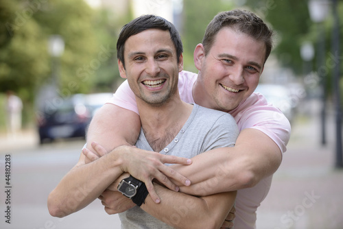 Fényképezés  Happy gay couple outdoors