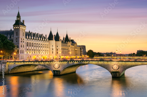 Naklejka - mata magnetyczna na lodówkę Paris, Conciergerie