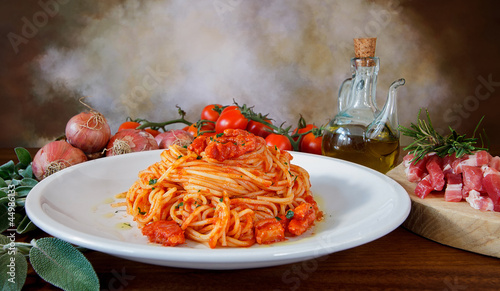 Board z aluminiowym obramowaniem Spaghetti alla amatriciana.... Włoska tradycja