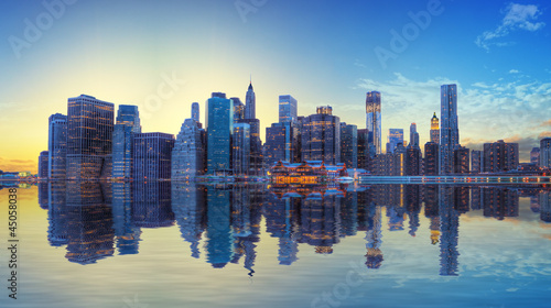 Plakat na papierze fotorealistycznym Zmierzch na linii horyzontu Manhattan, Nowy Jork.