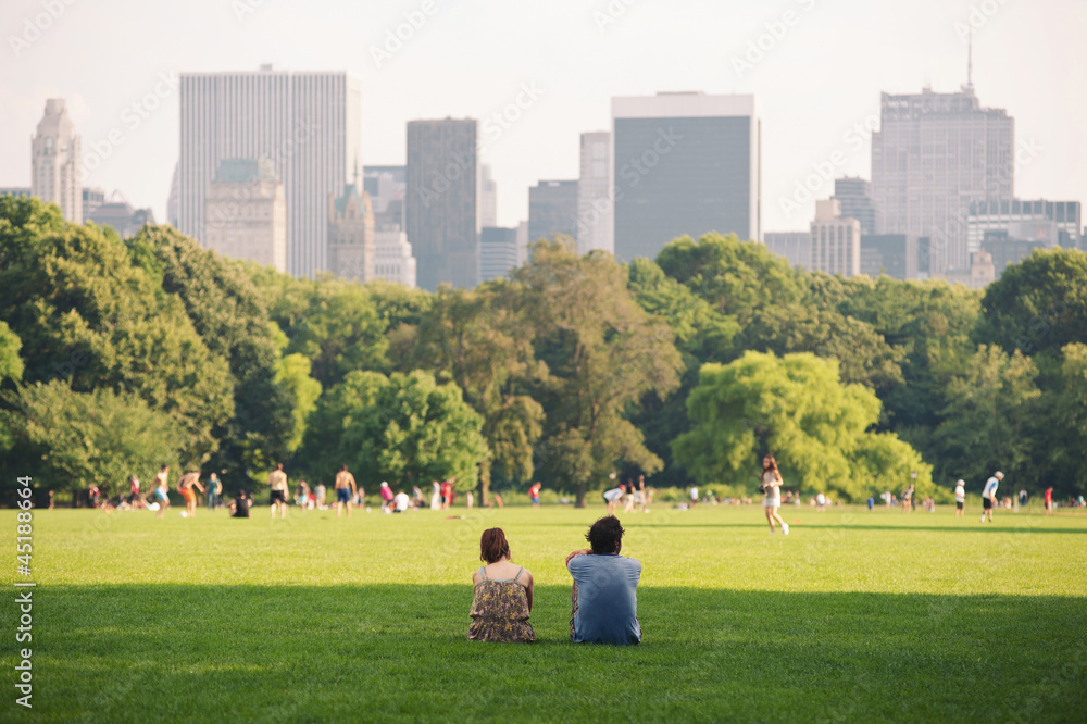 People enjoying relaxing outdoors in Central Park, NYC. - obrazy, fototapety, plakaty 