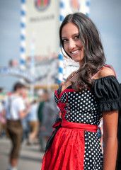 Wall Mural - Frau im Dirndl auf dem Oktoberfest in München