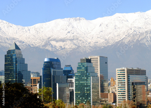 Board z aluminiowym obramowaniem Santiago de chile z andyjską cordillera