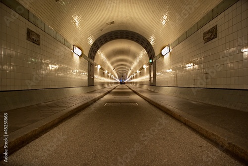 Obraz na płótnie canvas Stary tunel elbe