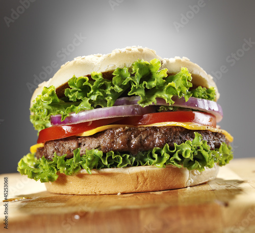 Board z aluminiowym obramowaniem Dramatyczny cheeseburger