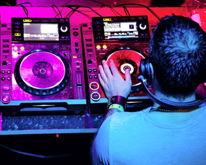 Wall Mural - Dj playing the track