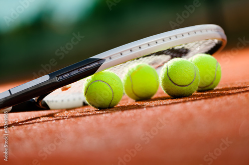 Obraz w ramie Close up view of tennis racket and balls