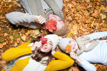 Poster - familie mit laub