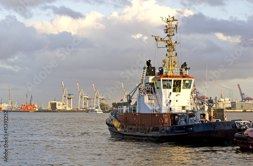 Board z aluminiowym obramowaniem Holownik w porcie hamburg