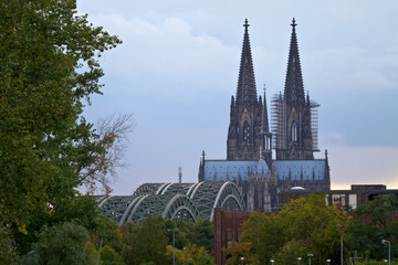 Fototapete - Kölner Dom und Hohenzollernbrücke