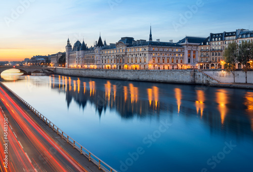 Board z aluminiowym obramowaniem Paris concierge