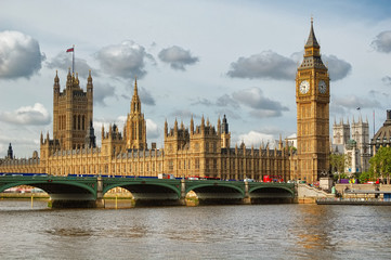 Canvas Print - The Big Ben and Westminster Bridge in London on a beautiful day