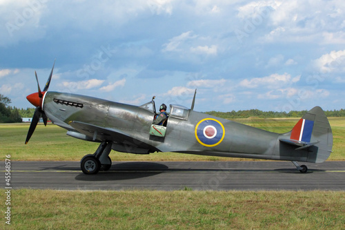 Fotoboard na płycie Spitfire supermarine na lotnisku