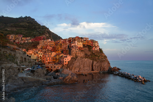 Tapeta ścienna Wieś manarola o zachodzie słońca, Cinque Terre, Włochy