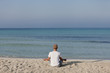 © juniart - Mann macht yoga Sport am Strand Querformat
