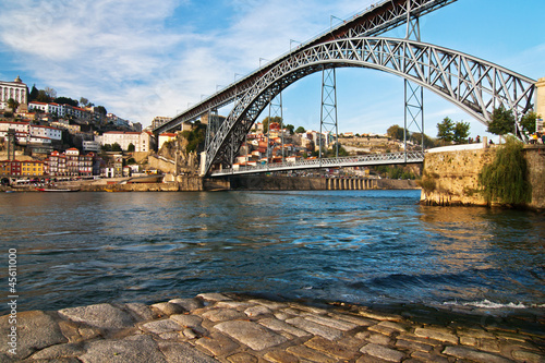 Board z aluminiowym obramowaniem Most nad Douro w Porto, Portugalia