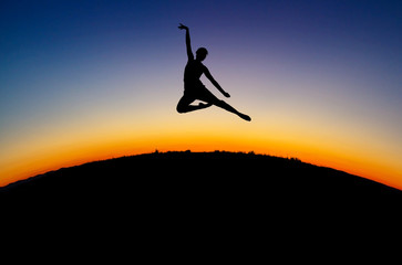 Canvas Print - dancers in sunset