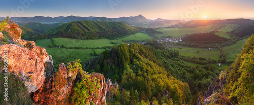 Obraz na płótnie canvas trzyczęściowy "tryptyk" Panorama górskich słońca na Słowacji