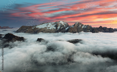 Board z aluminiowym obramowaniem Górski marmolada o zachodzie słońca w dolomitach w zimie