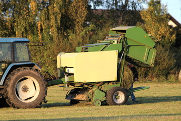 Sticker - tractor with hay bales