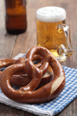 Wall Mural - Pretzels with beer