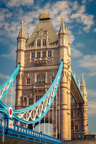 Plakat na papierze fotorealistycznym Tower Bridge w Londynie