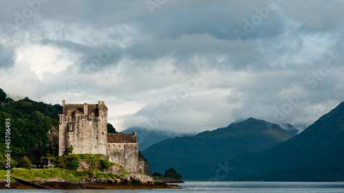 Obraz na płótnie canvas czteroczęściowy "tetraptyk" Eilean donan castle, bardzo popularny punkt orientacyjny w Szkocji