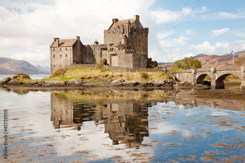 Board z aluminiowym obramowaniem Wyspa Donan Castle