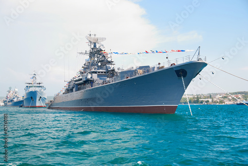 Board z aluminiowym obramowaniem Statek wojskowy