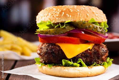 Board z aluminiowym obramowaniem Hamburger z frytkami