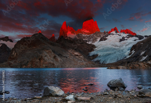 Board z aluminiowym obramowaniem Mount fitz roy, patagonia, argentyna