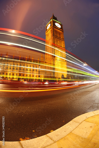 Naklejka samoprzylepna Big ben z ruchem w londynie, wielkiej brytanii