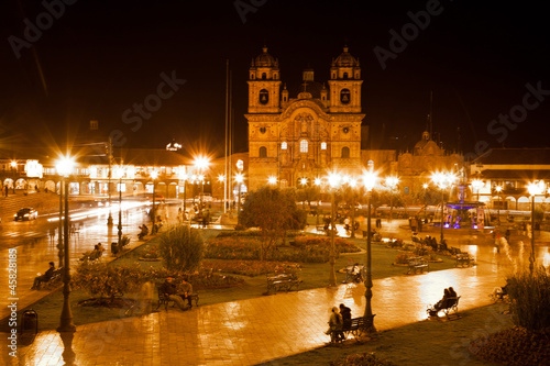 Board z aluminiowym obramowaniem Plaza de armas w nocy