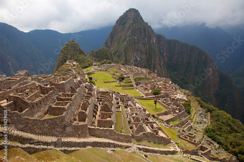 Board z aluminiowym obramowaniem Widoki wokół ruin inka machu picchu