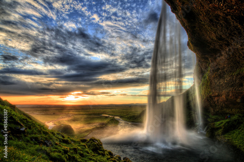 Plakat na papierze fotorealistycznym Wodospad seljalandfoss o zachodzie słońca w hdr, Islandia