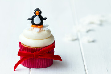 Wall Mural - Penguin cupcake