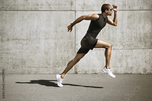 Foto-Doppelrollo - sport man starting running (von bonninturina)